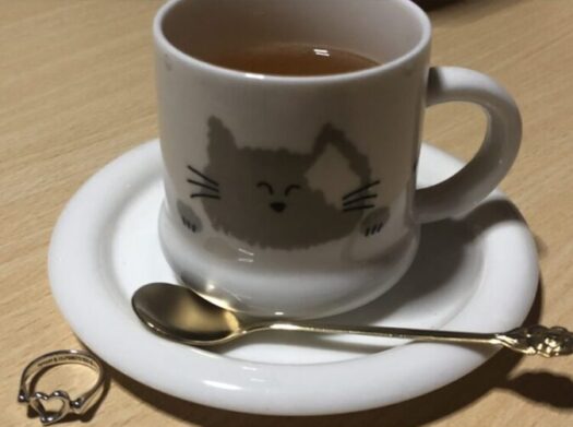 ハピネスダイアリー | 疲れを癒す 温かい一杯の紅茶