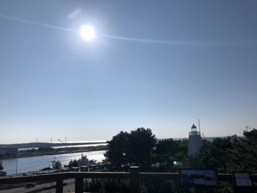ハピネスダイアリー | 青空に照りつける太陽が眩しい