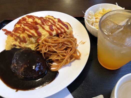 ハピネスダイアリー | 一口で幸せになる。とろっとした卵のオムライスと濃厚デミグラスハンバーグが最高