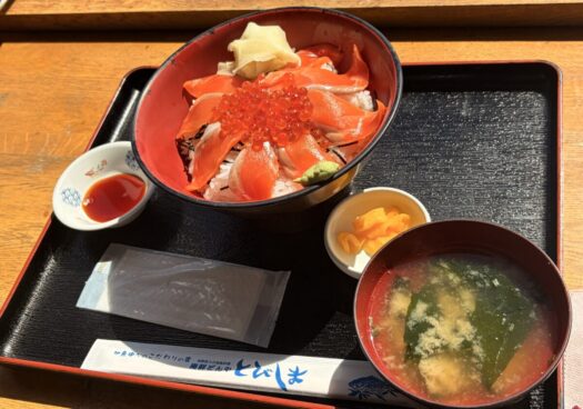 アイリス ダイアリー | 初夏の海を眺めながら 「さかた海鮮市場」山形県酒田市