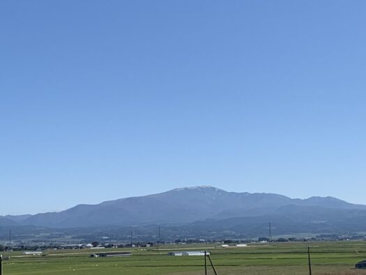 ルナ ダイアリー | 感動二つの山の初冠雪観測 鶴岡市