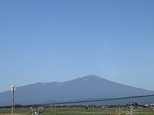 ルナ ダイアリー | 感動二つの山の初冠雪観測 鶴岡市