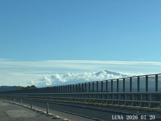 ルナ ダイアリー | 絶景、別世界と続く道